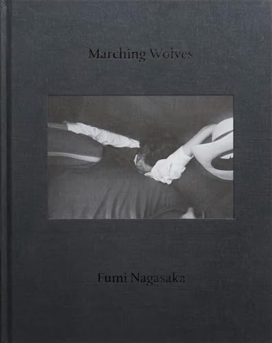 [9781739881337] Marching wolves
