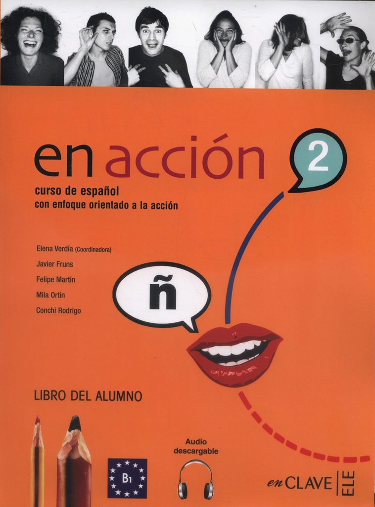 En acción